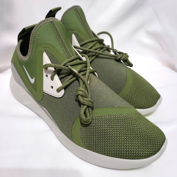 Nike Lunarcharge Essential athletic shoes New - Picture 8 of 9